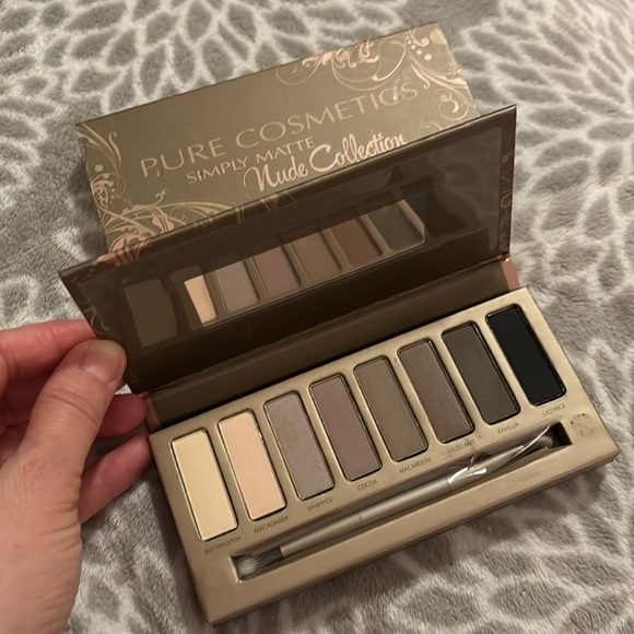 Pure cosmetics simply matte nude collection (new) - Picture 3 of 3
